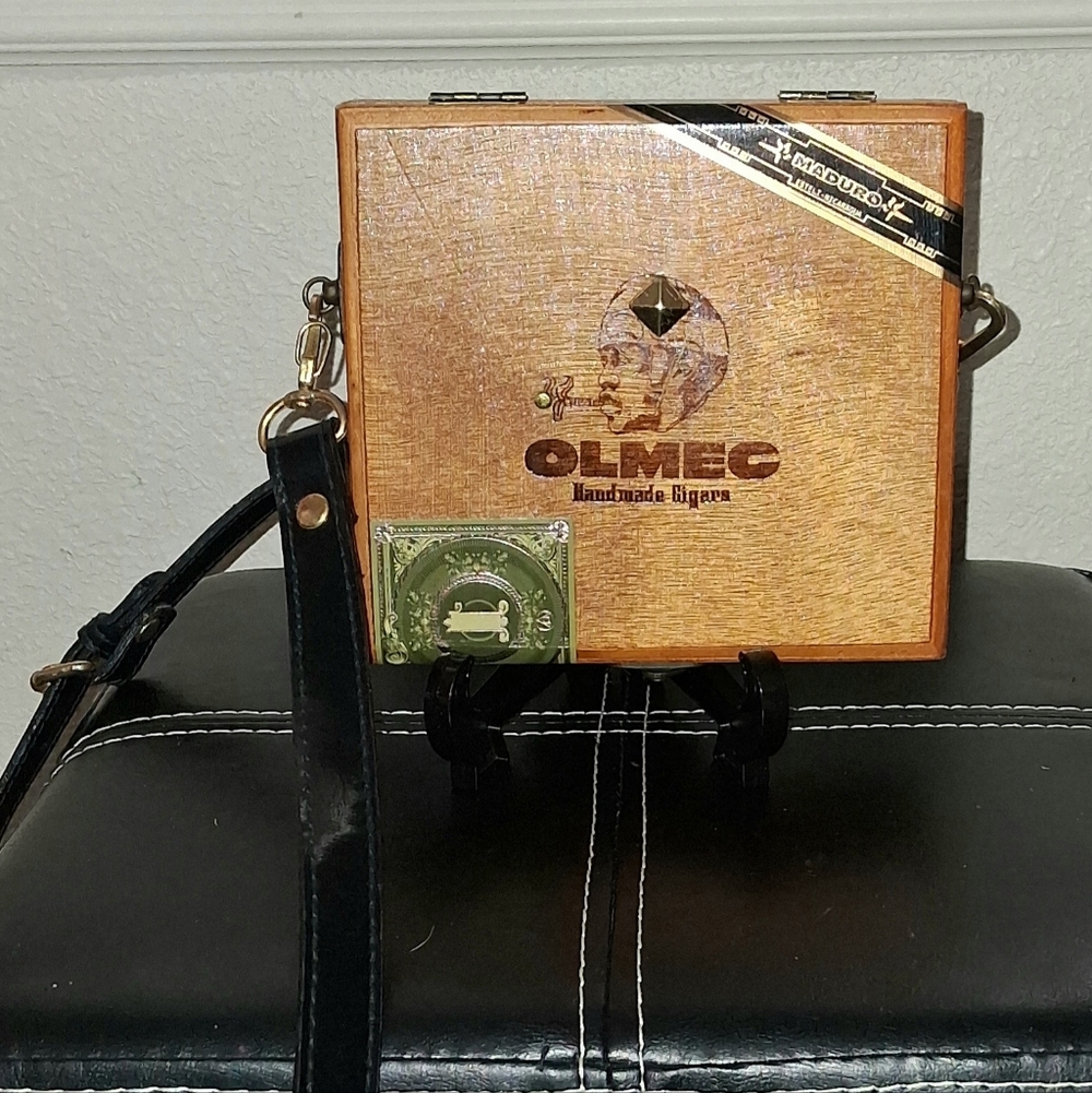 👜IT'S A SALE!! SMOKIN HAUTE CADDIE👜